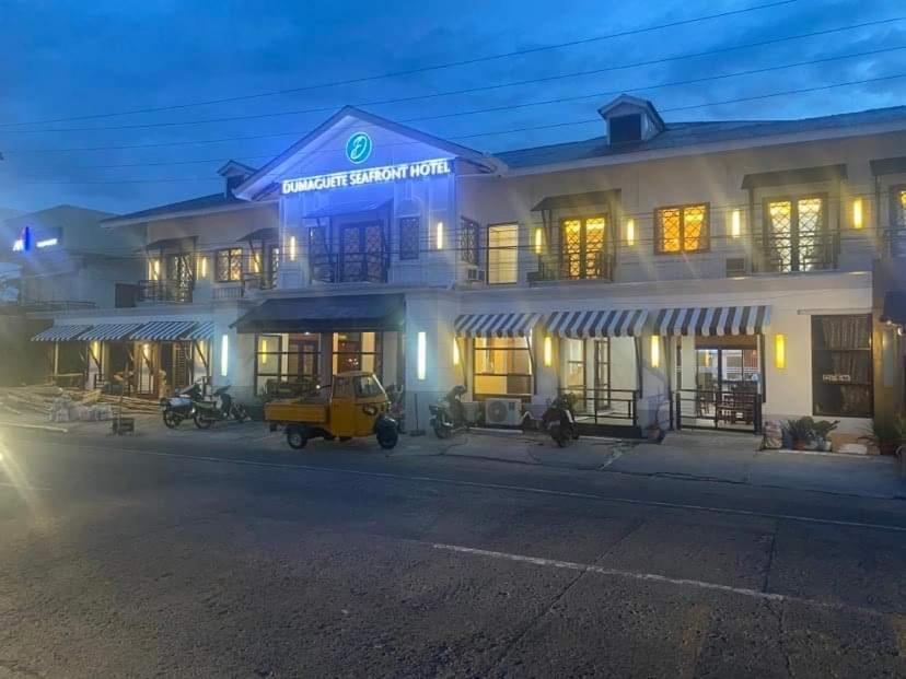 Dumaguete Seafront Hotel ドゥマゲティ エクステリア 写真