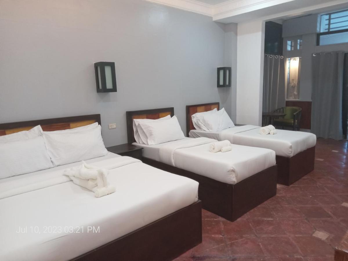 Dumaguete Seafront Hotel ドゥマゲティ エクステリア 写真